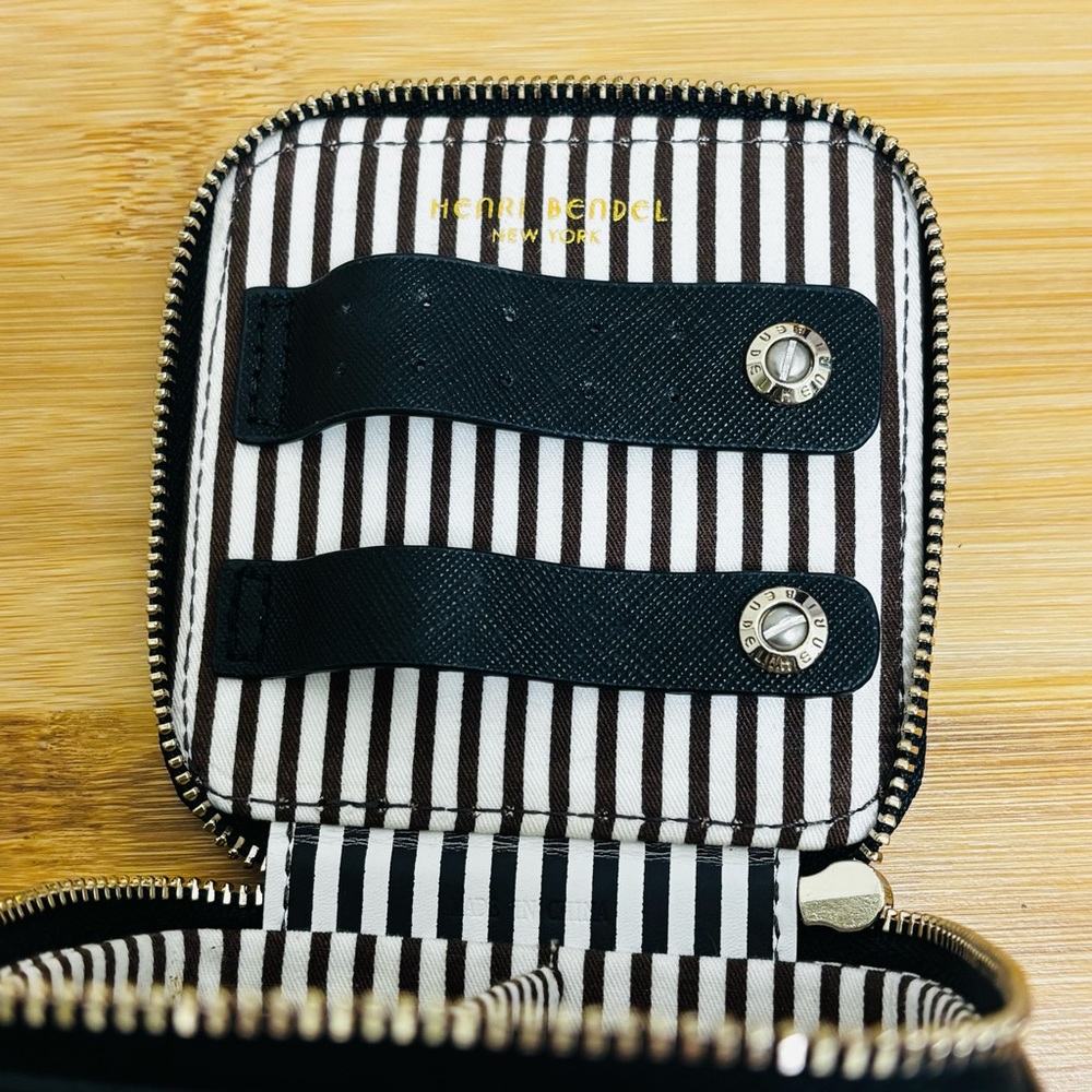 Henri Bendel Black and White Striped Travel Jewelry Case - Picture 4 of 9